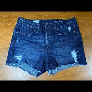 Gap size 26 shorts.